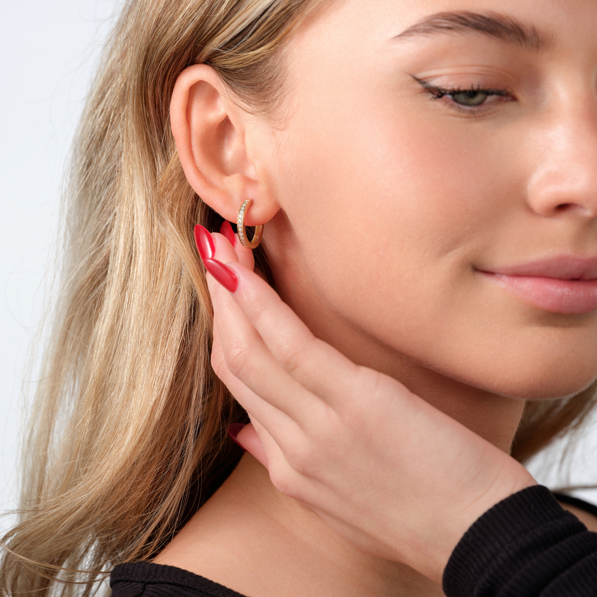 L’Orée Round Diamond Huggie Earrings